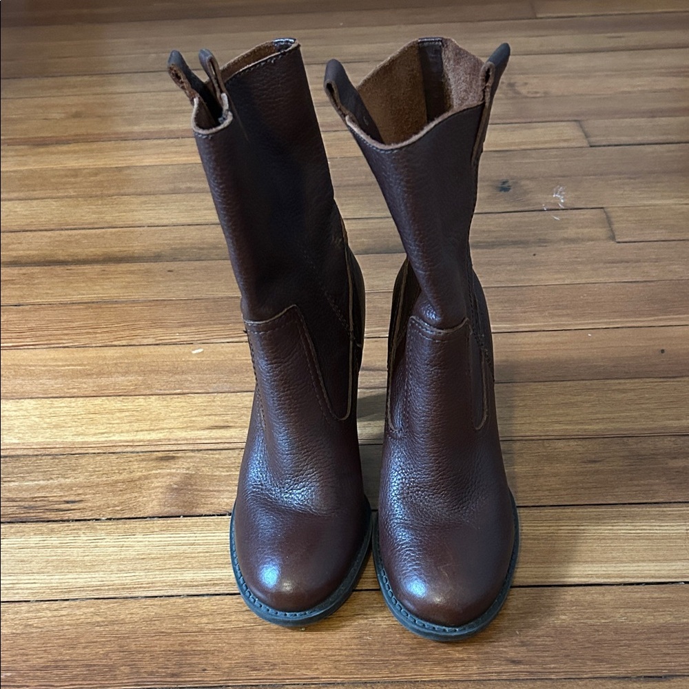 Women’s size 6 midi Brown Leather Boots by Nine Company.